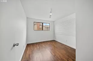 195 NW Phyllis Ct, Gresham, OR 97030 - Photo 32