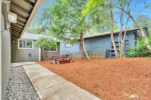 9505 SW 50th Ave, Portland, OR 97219 - Photo 4