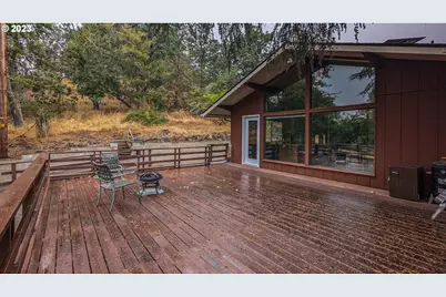 1751 Fairhill Dr, Roseburg, OR 97471 - Photo 2