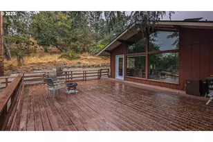 1751 Fairhill Dr, Roseburg, OR 97471 - Photo 2