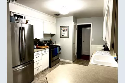 321 E 27th St, Vancouver, WA 98663 - Photo 6