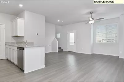 1285 Parkside Ave, Woodburn, OR 97071 - Photo 2