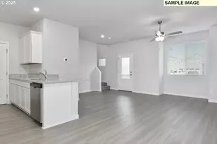 1285 Parkside Ave, Woodburn, OR 97071 - Photo 2