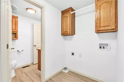 662 Lochaven Ave, Springfield, OR 97477 - Photo 18