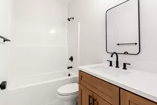 7484 SE 51st Ave, Portland, OR 97206 - Photo 8