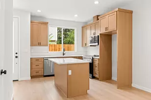 7484 SE 51st Ave, Portland, OR 97206 - Photo 2