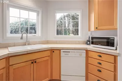 2418 Kalmia St, Eugene, OR 97404 - Photo 14