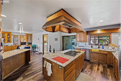 705 Prefontaine Dr, Coos Bay, OR 97420 - Photo 6