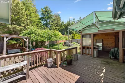 705 Prefontaine Dr, Coos Bay, OR 97420 - Photo 38