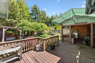 705 Prefontaine Dr, Coos Bay, OR 97420 - Photo 38