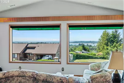 705 Prefontaine Dr, Coos Bay, OR 97420 - Photo 10