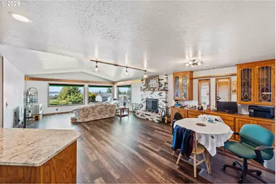 705 Prefontaine Dr, Coos Bay, OR 97420 - Photo 8