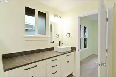 715 19th St, Salem, OR 97301 - Photo 22