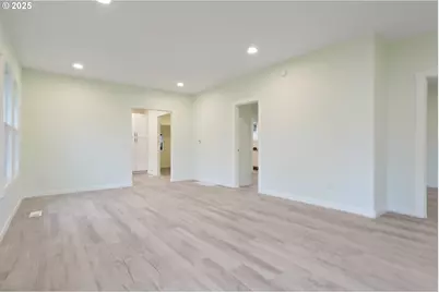 715 19th St, Salem, OR 97301 - Photo 8