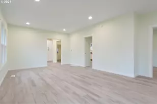 715 19th St, Salem, OR 97301 - Photo 8