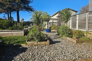 237 Wharf St, Brookings, OR 97415 - Photo 16