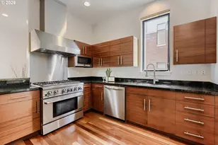 1616 NW Riverscape St, Portland, OR 97209 - Photo 12