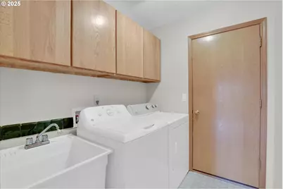 175 NE Chancellor Ct, Hillsboro, OR 97124 - Photo 24