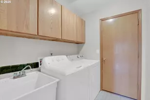 175 NE Chancellor Ct, Hillsboro, OR 97124 - Photo 24