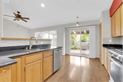 175 NE Chancellor Ct, Hillsboro, OR 97124 - Photo 14