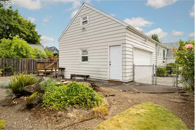 1909 N Bryant St, Portland, OR 97217 - Photo 40
