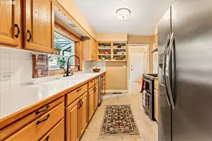 9810 SW 55th Ave, Portland, OR 97219 - Photo 28
