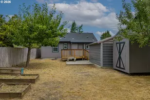 561 W Fourth St, Coquille, OR 97423 - Photo 4