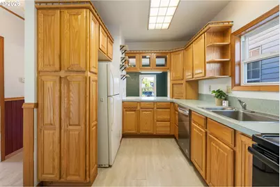 265 N 5th St, Saint Helens, OR 97051 - Photo 14