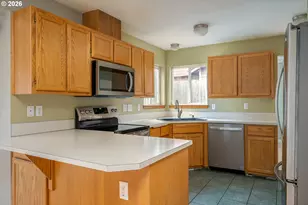 16033 SE Mary Ann Ln, Milwaukie, OR 97267 - Photo 8