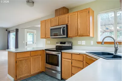 16033 SE Mary Ann Ln, Milwaukie, OR 97267 - Photo 10