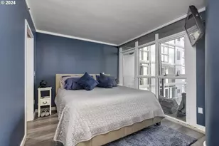 533 NE Holladay St, Portland, OR 97232 - Photo 18