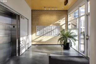 533 NE Holladay St, Portland, OR 97232 - Photo 22