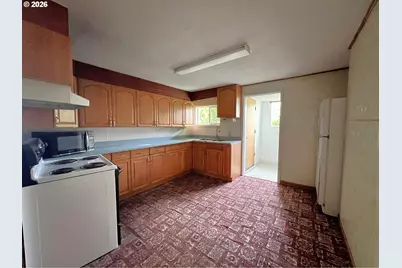 135 S 11th St, Lakeside, OR 97449 - Photo 10