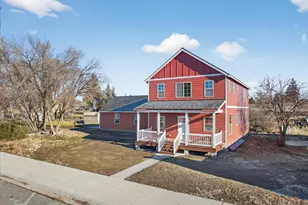 230 E St, North Powder, OR 97867 - Photo 1