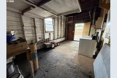 1664 Main St, Springfield, OR 97477 - Photo 12