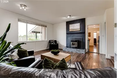 26718 Cantrell Rd, Eugene, OR 97402 - Photo 12