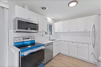 8930 SE Crystal Springs Blvd, Portland, OR 97266 - Photo 4