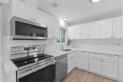 8930 SE Crystal Springs Blvd, Portland, OR 97266 - Photo 10