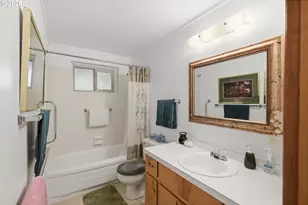 925 Oakway Dr, Coos Bay, OR 97420 - Photo 32