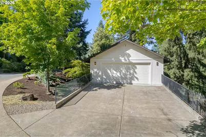 27 Marlboro Ln, Eugene, OR 97405 - Photo 4