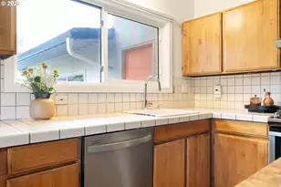 7323 SW 24th Ave, Portland, OR 97219 - Photo 12