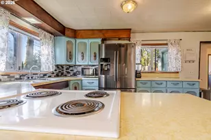 40352 Holley Heights Loop, Sweet Home, OR 97386 - Photo 10