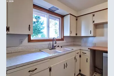 8868 SE Owen Dr, Happy Valley, OR 97086 - Photo 16