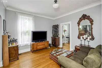 2204 NE 7th Ave, Portland, OR 97212 - Photo 8