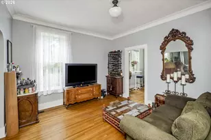 2204 NE 7th Ave, Portland, OR 97212 - Photo 8