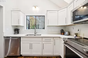 3 Mountain Cir, Lake Oswego, OR 97035 - Photo 20