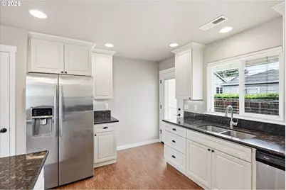 7410 Desert View Dr, White City, OR 97503 - Photo 10