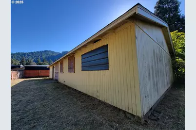 47785 Chubb Ct, Oakridge, OR 97463 - Photo 6
