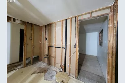 47785 Chubb Ct, Oakridge, OR 97463 - Photo 14