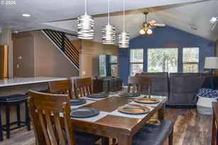 1723 Westwood Dr, Medford, OR 97501 - Photo 4